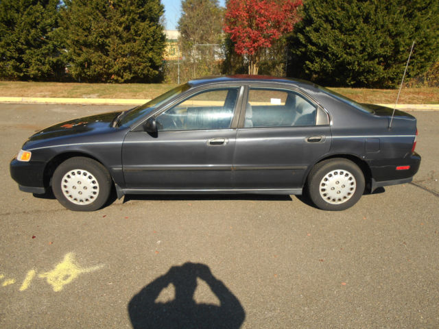 1994 Honda Accord DX Sedan 4-Door 2.2L Automatic 1994 Honda Accord DX Sedan 4-Door