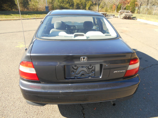 1994 Honda Accord DX Sedan 4-Door - photo 7