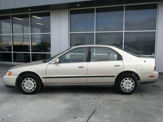 1994 Honda Accord 4dr Sedan LX Automatic - photo 4