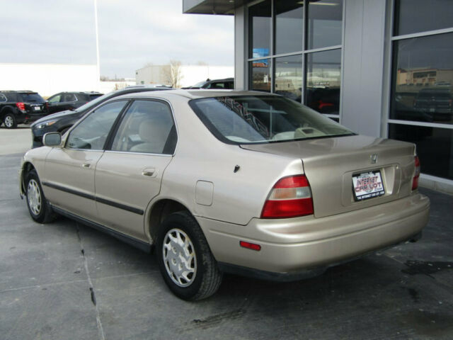 1994 Honda Accord 4dr Sedan LX Automatic - photo 5