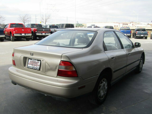 1994 Honda Accord 4dr Sedan LX Automatic - photo 6