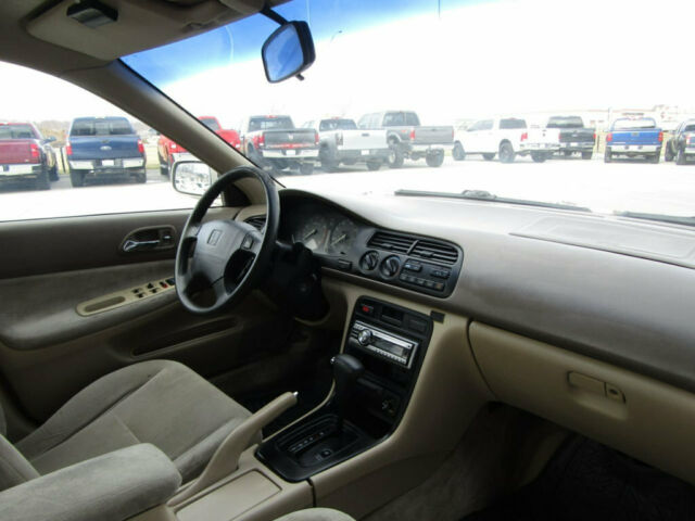 1994 Honda Accord 4dr Sedan LX Automatic - photo 9