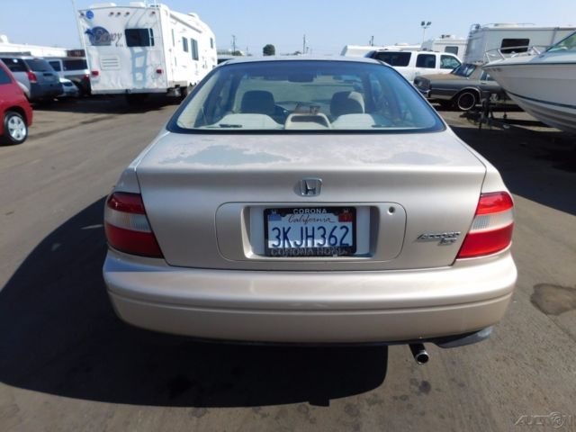 1994 Honda Accord LX - photo 4