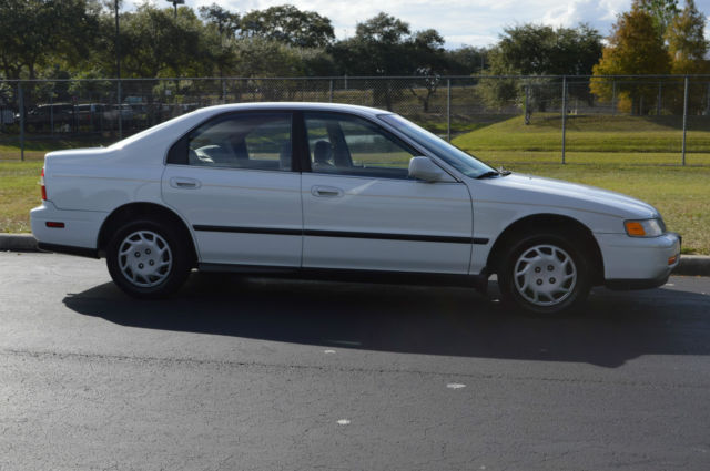 1994 Honda Accord LX - photo 4