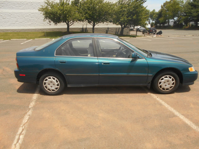 1994 Honda Accord LX - photo 5
