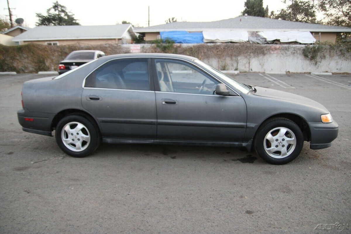 1994 Honda Accord LX - photo 8