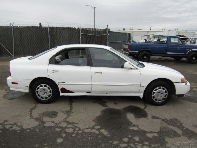 1994 Honda Accord LX - photo 4