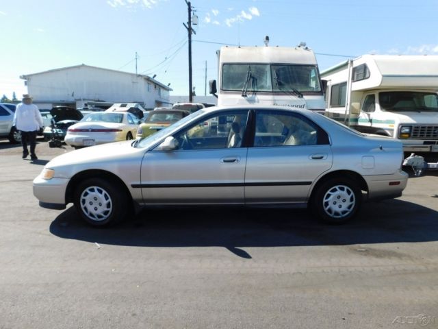 1994 Honda Accord LX - photo 2