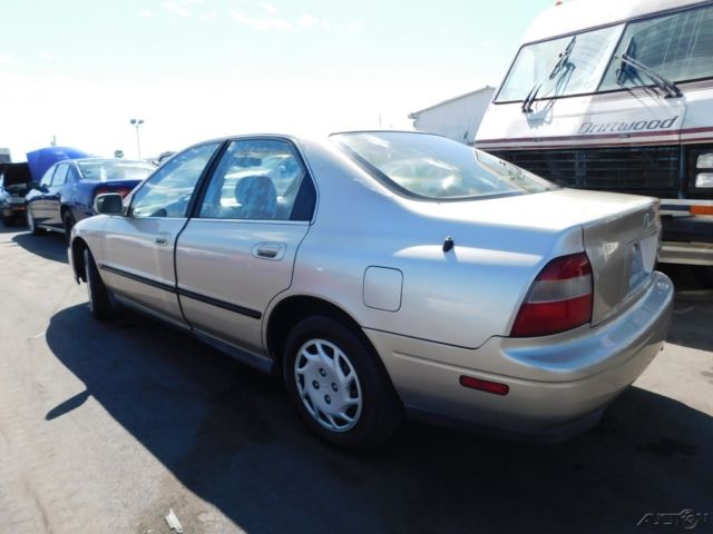 1994 Honda Accord LX - photo 3