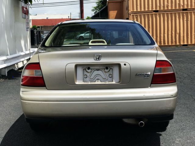 1994 Honda Accord LX - photo 2