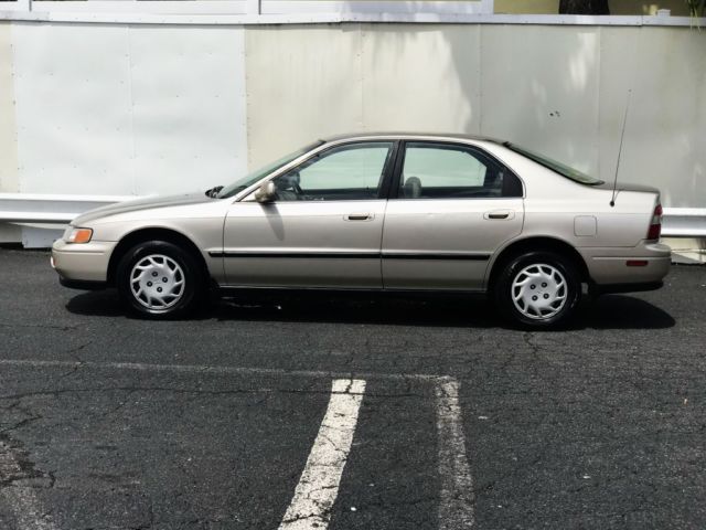 1994 Honda Accord LX - photo 5