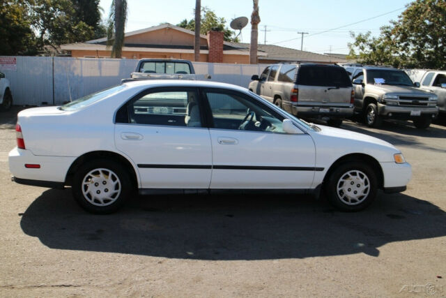 1994 Honda Accord LX - photo 6