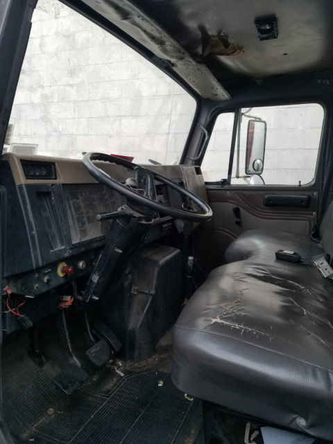 1994 International Harvester 4700 DT408 - photo 2