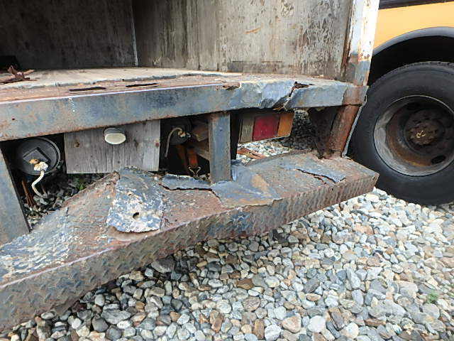 1994 Isuzu 4000 Base Straight Truck - Low Tilt - photo 10