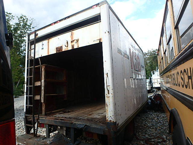 1994 Isuzu 4000 Base Straight Truck - Low Tilt - photo 3