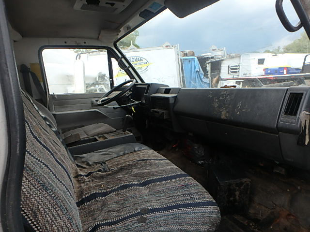1994 Isuzu 4000 Base Straight Truck - Low Tilt - photo 8