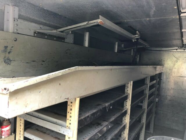 1994 Isuzu NPR NPR CARGO BOX TRUCK - photo 9