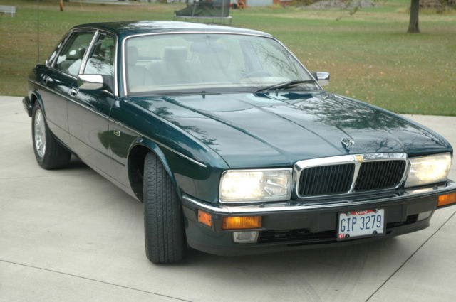 1994 Jaguar XJ12 Sedan 4-Door 6.0L 1994 Jaguar XJ12