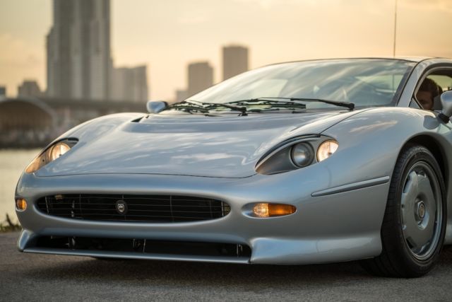 1994 Jaguar XJ220 - photo 2