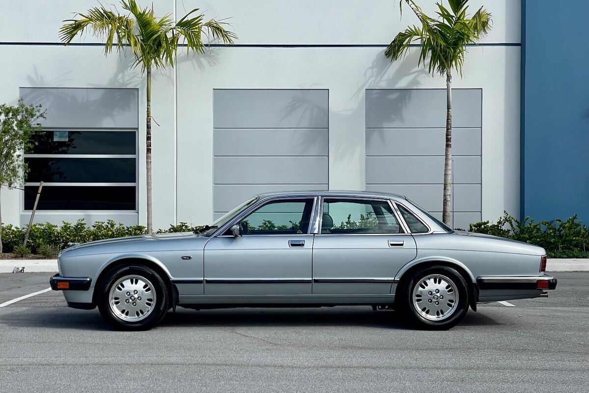 1994 Jaguar XJ6 - photo 2