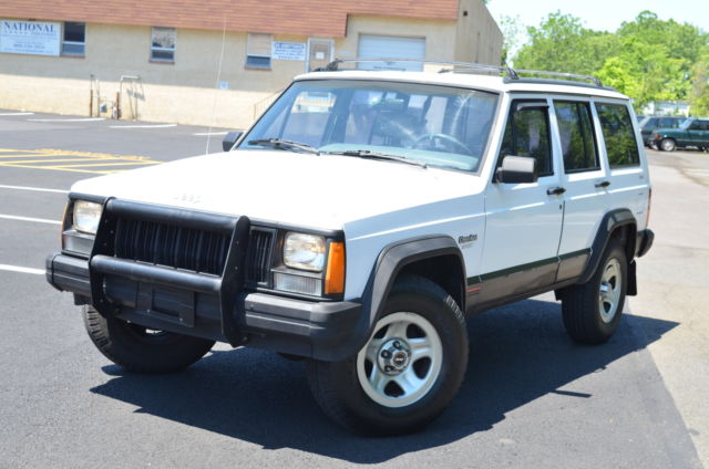 1994 JEEP CHEROKEESPORT 4X4 LOW MILES COLD A/C NO RESERVE 1994 Jeep Cherokee 4dr Sport 4W