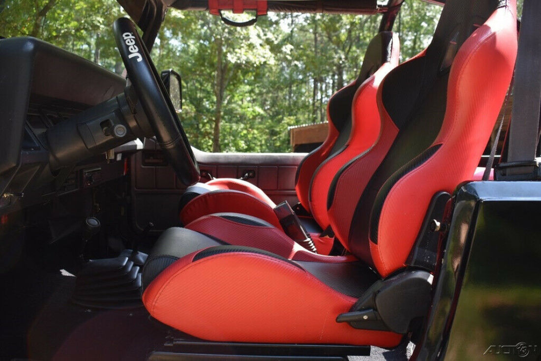 1994 Jeep Wrangler 5.3 LITER V8 VORTEC MOTOR NO EXPENSE SPARED - photo 7