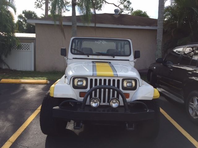 1994 JEEP WRANGLER LOCATED IN STUART FLORIDA 1994 Jeep Wrangler WHITE WITH YELLOW TRIM