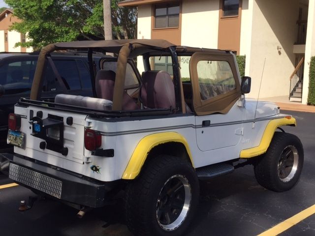 1994 Jeep Wrangler WHITE WITH YELLOW TRIM - photo 5