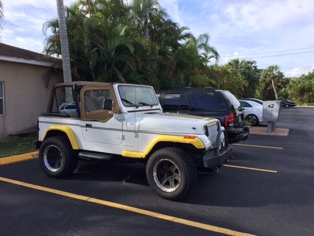 1994 Jeep Wrangler WHITE WITH YELLOW TRIM - photo 7