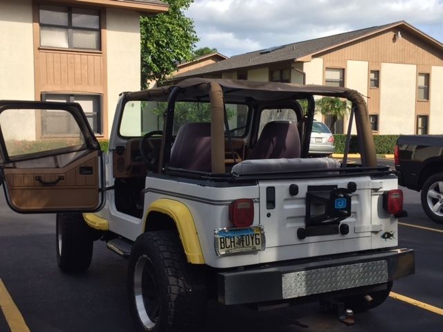 1994 Jeep Wrangler WHITE WITH YELLOW TRIM - photo 8