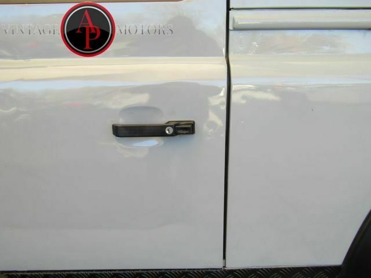 1994 Land Rover Defender D90 300TDI 5 SPEED! - photo 12