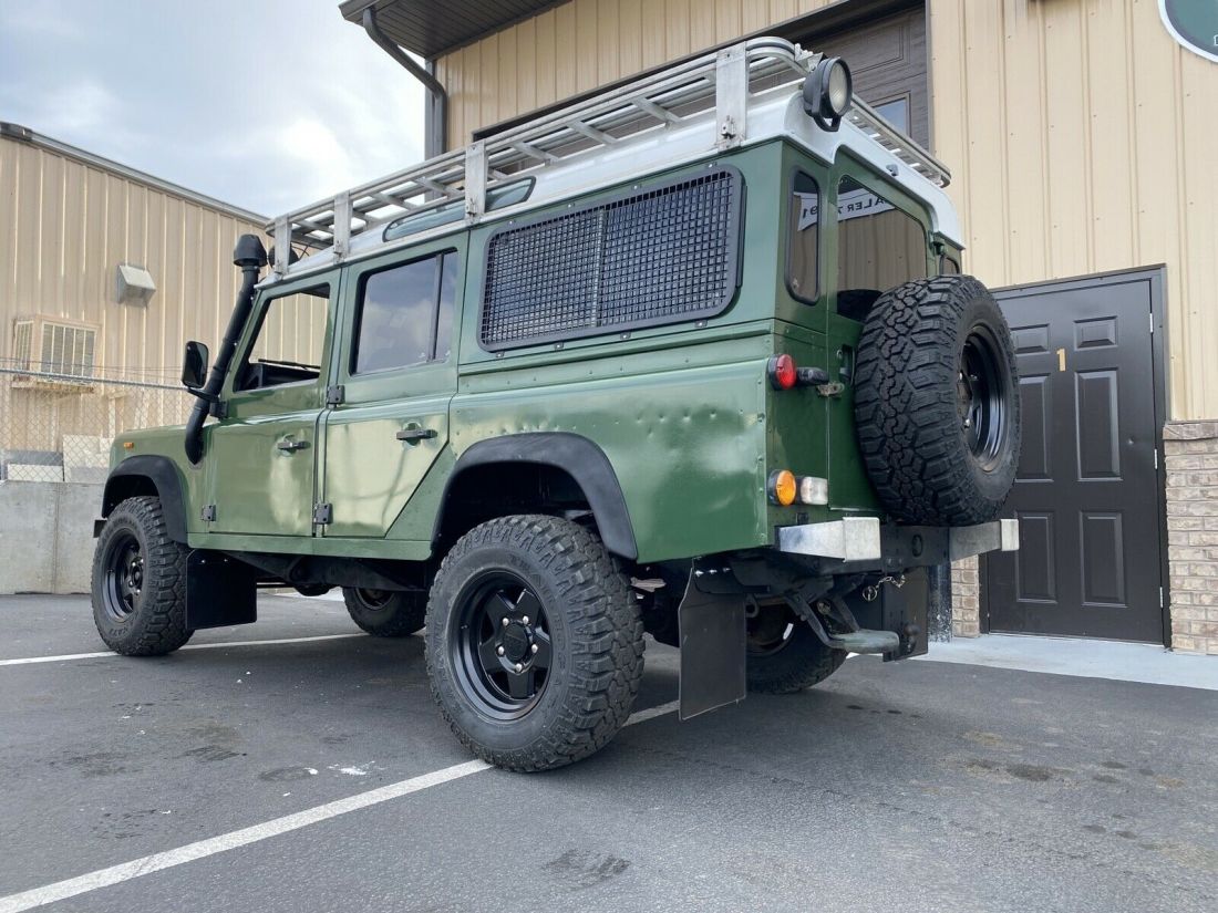 1900 Land Rover Defender County - photo 9