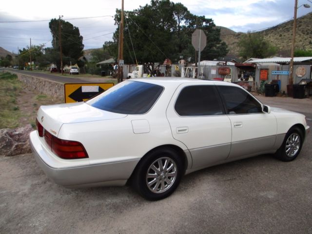 1994 Lexus LS 4 dr - photo 3