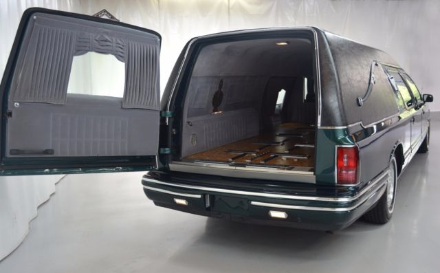 1994 Lincoln Town Car S&S Coach Hearse - photo 9