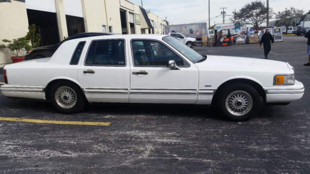 1994 Lincoln Town Car - photo 2
