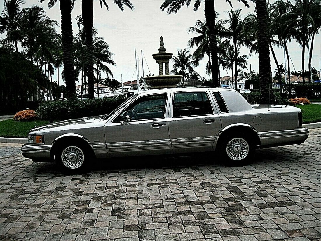 1994 Lincoln Town Car - photo 3