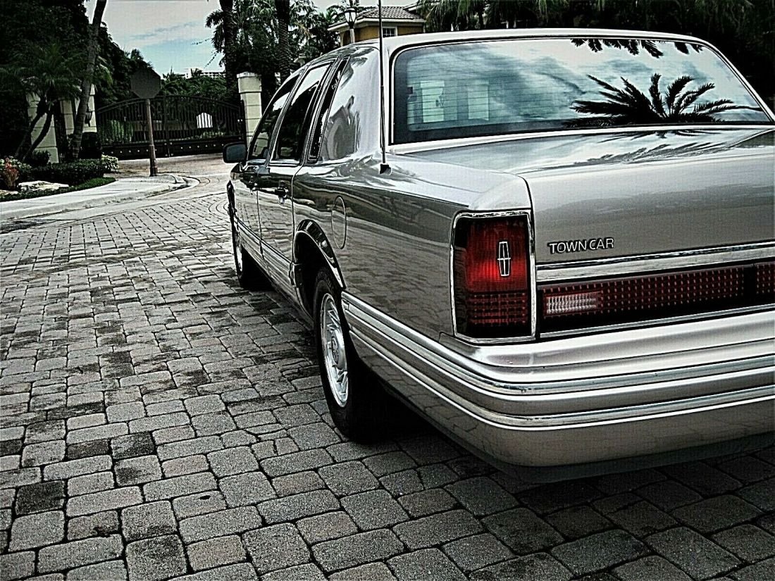 1994 Lincoln Town Car - photo 7