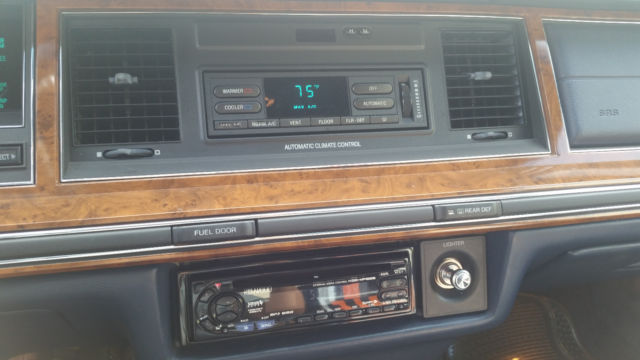 1994 Lincoln Town Car - photo 8