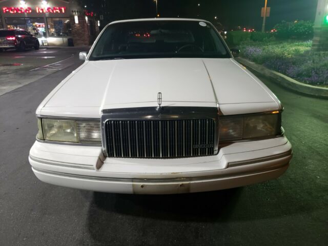 1994 Lincoln Town Car Executive - photo 8