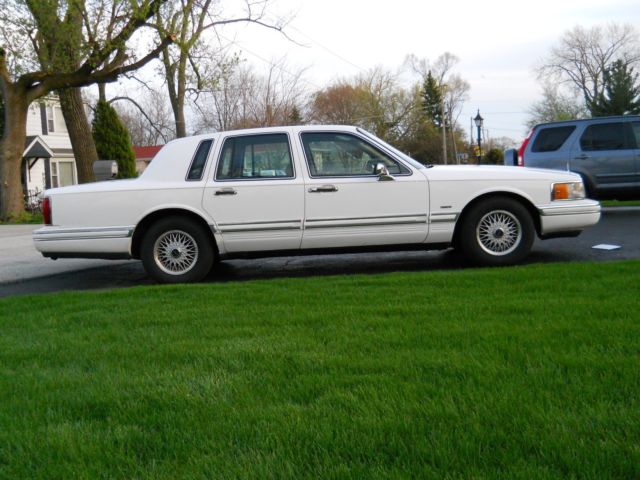 1994 Lincoln Town Car Exucative - photo 2