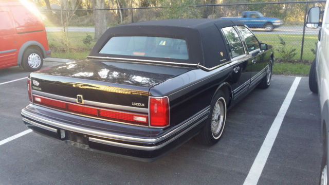 1994 Lincoln Town Car - photo 2