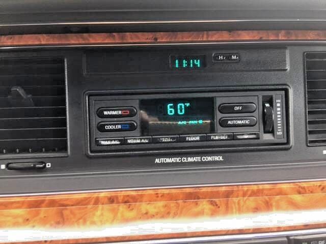 1994 Lincoln Town Car Executive Sedan - photo 8