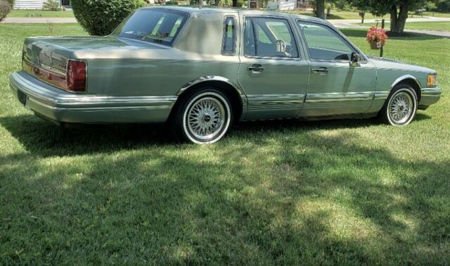 1994 Lincoln Town Car - photo 2