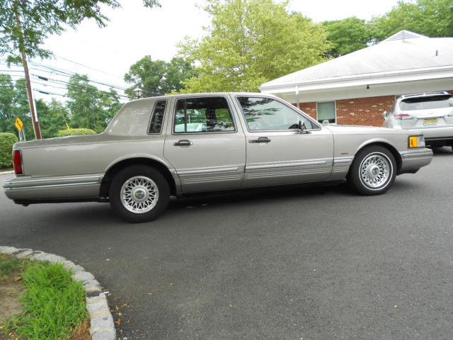1994 Lincoln Town Car - photo 2