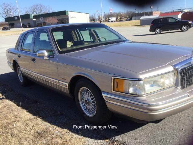 1994 Lincoln Town Car Signature Series