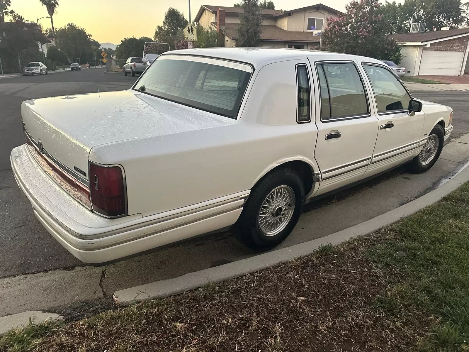 1994 Lincoln Town Car White EXECUTIVE 1994 Lincoln Town Car EXECUTIVE