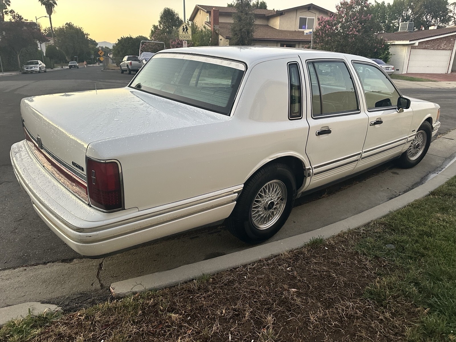 1994 Lincoln Town Car EXECUTIVE - photo 11