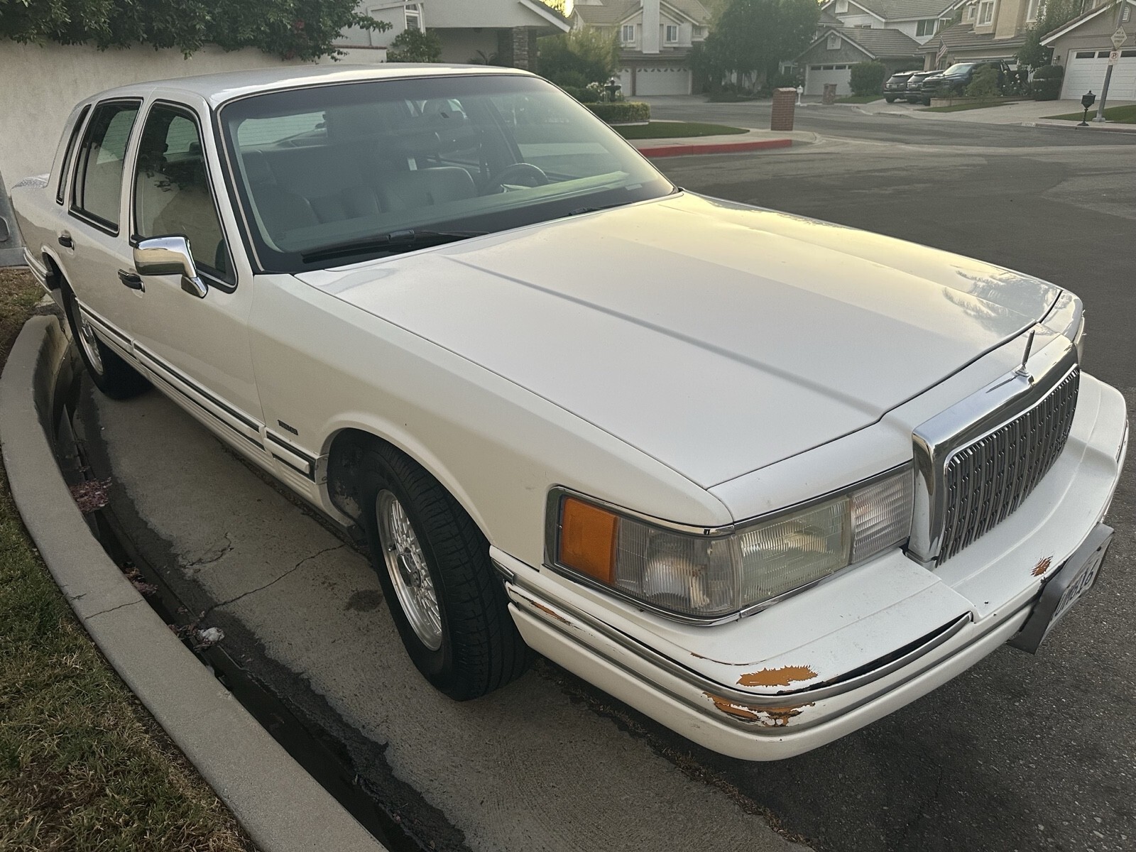 1994 Lincoln Town Car EXECUTIVE - photo 3