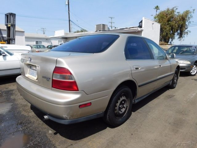 1994 Honda Accord LX - photo 2