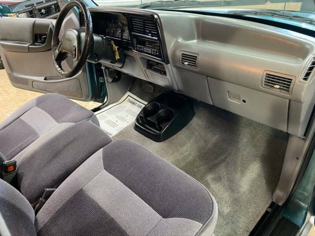 1994 Mazda B-Series Pickups B4000 LE 2dr Extended Cab SB - photo 9